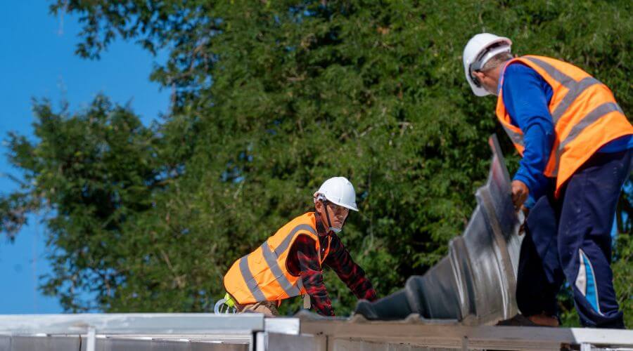 Professional gutter cleaning in Mauk, GA